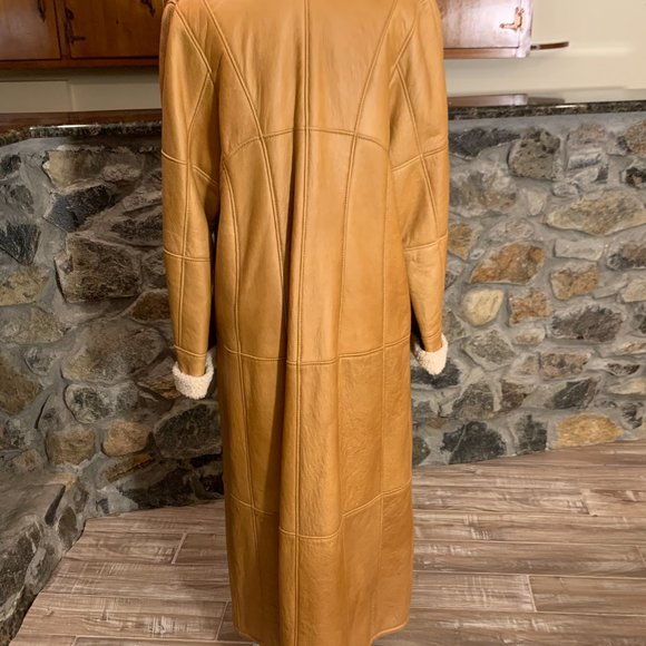 Audrey Talbott Beige Lambskin Shearling - Picture 5 of 8